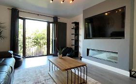 5 Lockside *Free Private Parking* *City Centre*